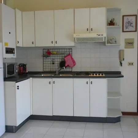 Newly Renovated Holiday With Scenic Hill-view Ferienhaus *