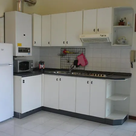 Newly Renovated Holiday With Scenic Hill-view Ferienhaus