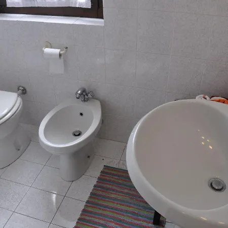 Newly Renovated Holiday With Scenic Hill-view Ferienhaus Lazise